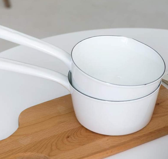 Enamel milk pot with pouring spouts, mini non-stick kitchen pot, versatile melting pot compatible with various stovetops